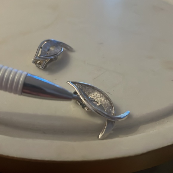 Boucher Silver Clip Earrings Vintage - Picture 4 of 6